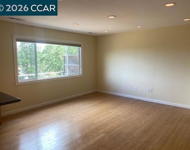 12 Trina Ct - Photo Thumbnail 3