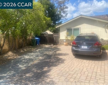 12 Trina Ct - Photo Thumbnail 8