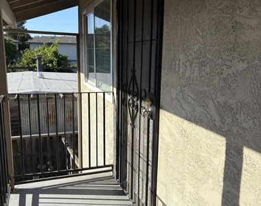 20026 Wisteria St - Photo Thumbnail 12