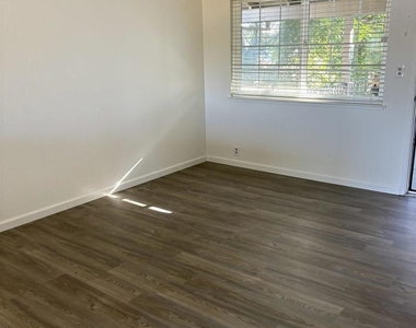 20026 Wisteria St - Photo Thumbnail 16