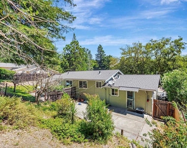 2050 Donald Dr - Photo Thumbnail 16