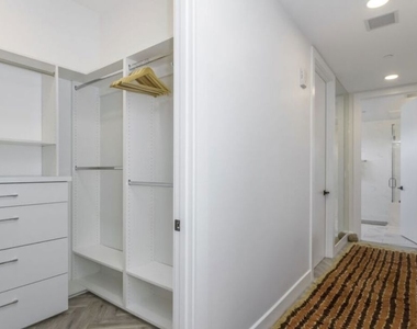 137 N Doheny Drive - Photo Thumbnail 25