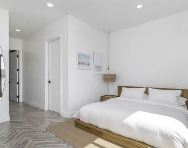 137 N Doheny Drive - Photo Thumbnail 30