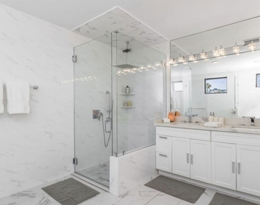 137 N Doheny Drive - Photo Thumbnail 27