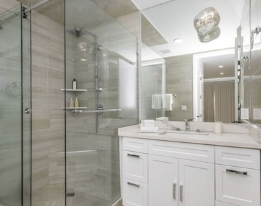 137 N Doheny Drive - Photo Thumbnail 31