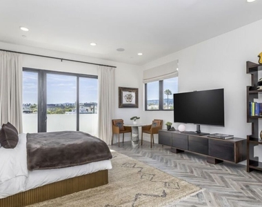 137 N Doheny Drive - Photo Thumbnail 20