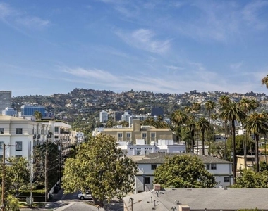 137 N Doheny Drive - Photo Thumbnail 23
