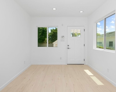2316 Selby Avenue - Photo Thumbnail 16