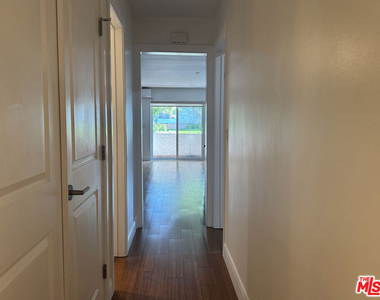1601 Veteran Avenue - Photo Thumbnail 22