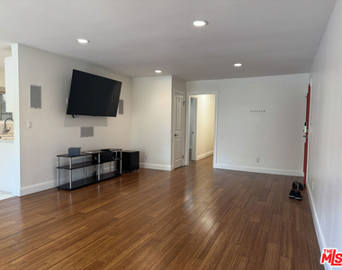 1601 Veteran Avenue - Photo Thumbnail 10