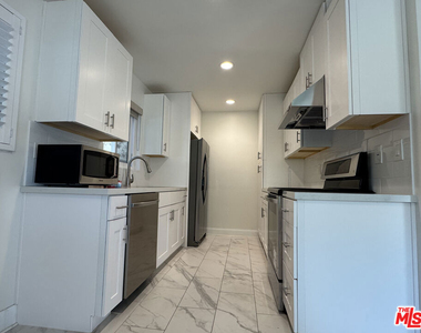 1601 Veteran Avenue - Photo Thumbnail 28