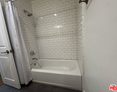 1601 Veteran Avenue - Photo Thumbnail 24