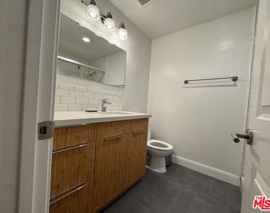 1601 Veteran Avenue - Photo Thumbnail 17