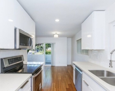 1601 Veteran Avenue - Photo Thumbnail 5