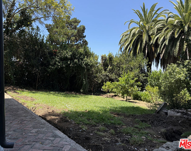 3475 N Knoll Dr - Photo Thumbnail 17