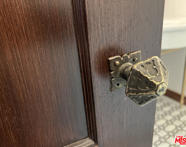 3475 N Knoll Dr - Photo Thumbnail 22