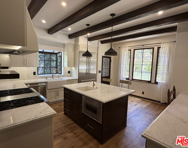 3475 N Knoll Dr - Photo Thumbnail 10