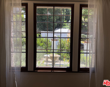 3475 N Knoll Dr - Photo Thumbnail 12