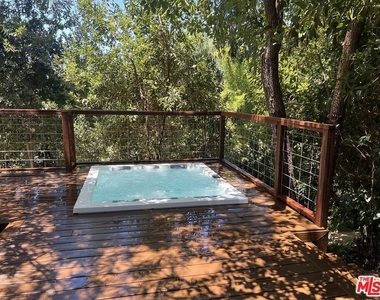 3475 N Knoll Dr - Photo Thumbnail 14