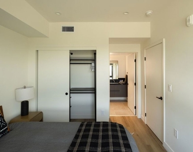 1110 S Spaulding Avenue - Photo Thumbnail 25