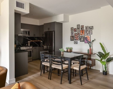 1110 S Spaulding Avenue - Photo Thumbnail 5