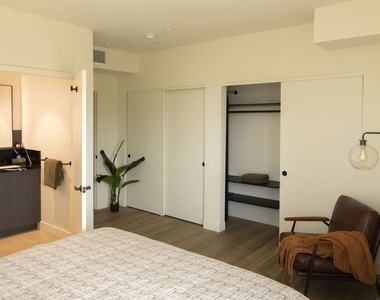 1110 S Spaulding Avenue - Photo Thumbnail 15