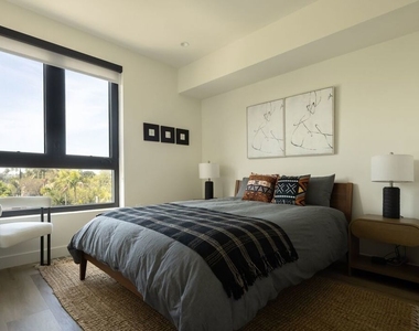 1110 S Spaulding Avenue - Photo Thumbnail 12