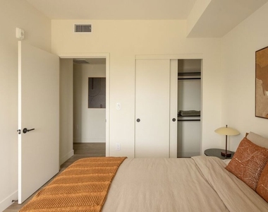 1110 S Spaulding Avenue - Photo Thumbnail 10