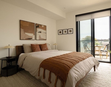 1110 S Spaulding Avenue - Photo Thumbnail 9