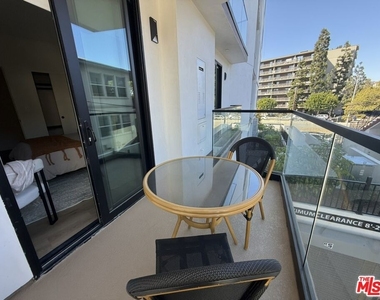 1110 S Spaulding Avenue - Photo Thumbnail 16
