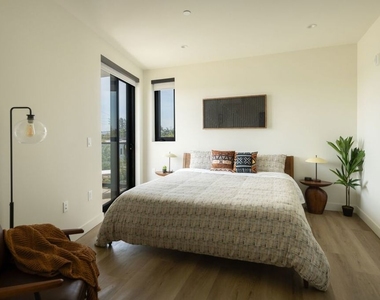 1110 S Spaulding Avenue - Photo Thumbnail 14