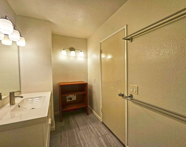 1454 E Orange Grove Boulevard - Photo Thumbnail 22