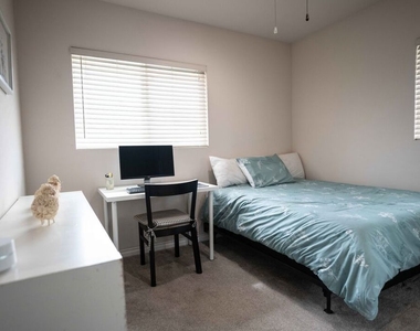 306 E 36th Street - Photo Thumbnail 8