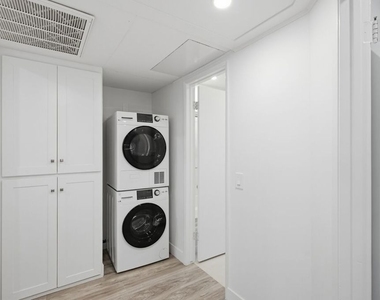 13025 Moorpark Street - Photo Thumbnail 8