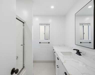13025 Moorpark Street - Photo Thumbnail 12