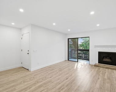 13025 Moorpark Street - Photo Thumbnail 3
