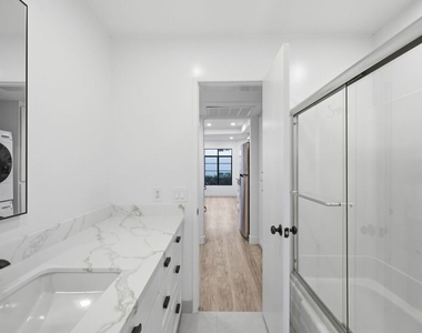 13025 Moorpark Street - Photo Thumbnail 13