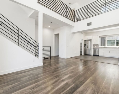 6021 W Beachwood Lane - Photo Thumbnail 3