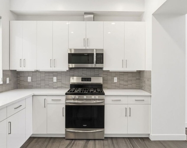 6021 W Beachwood Lane - Photo Thumbnail 6
