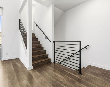 6021 W Beachwood Lane - Photo Thumbnail 10