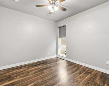 6021 W Beachwood Lane - Photo Thumbnail 19