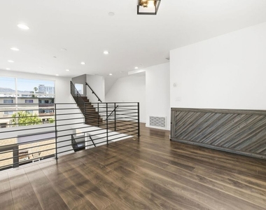 6021 W Beachwood Lane - Photo Thumbnail 23