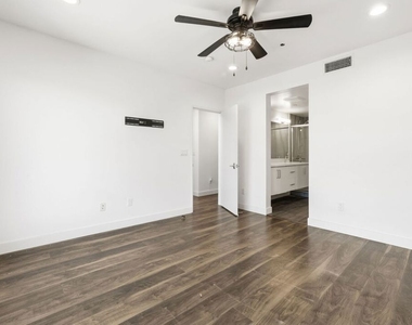 6021 W Beachwood Lane - Photo Thumbnail 12