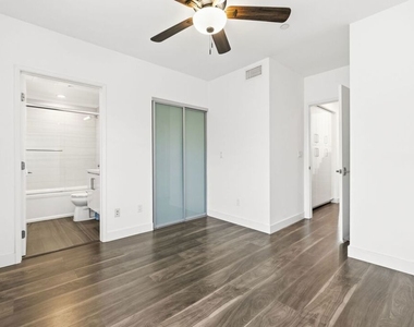 6021 W Beachwood Lane - Photo Thumbnail 16