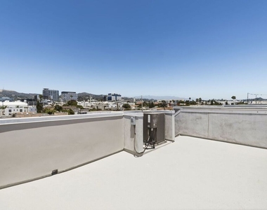 6021 W Beachwood Lane - Photo Thumbnail 28