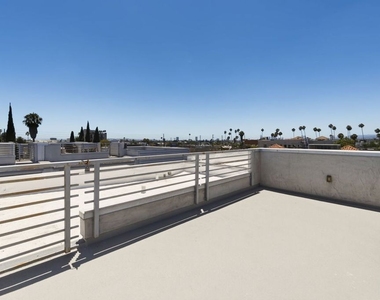 6021 W Beachwood Lane - Photo Thumbnail 27