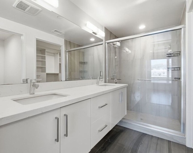 6021 W Beachwood Lane - Photo Thumbnail 14