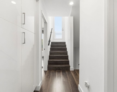 6021 W Beachwood Lane - Photo Thumbnail 18