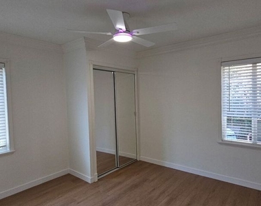 451 S Doheny Drive - Photo Thumbnail 11