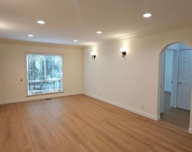 451 S Doheny Drive - Photo Thumbnail 3